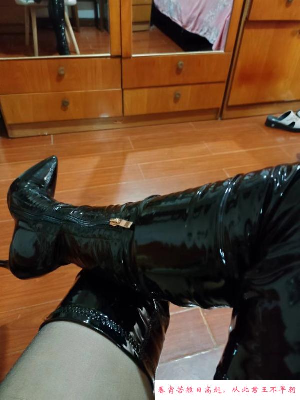 黑丝骚妇 第3张
