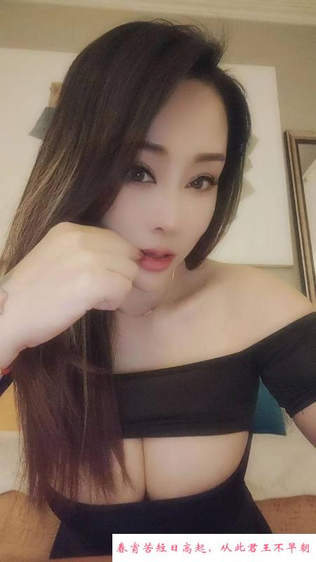 大胸翘臀骚妹子 第2张