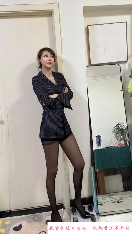 风骚主动后入长腿妹 第1张