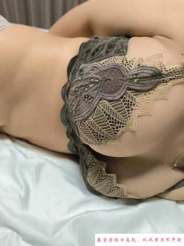 大连路居家深喉爆乳 第1张