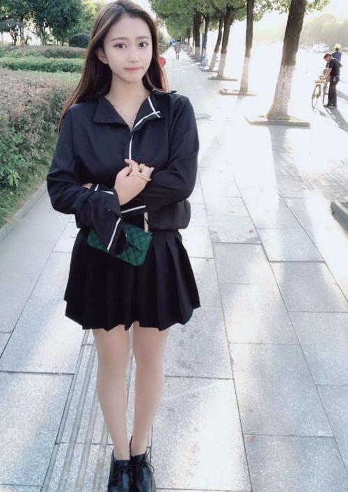 为了包包出来卖的学妹 第1张