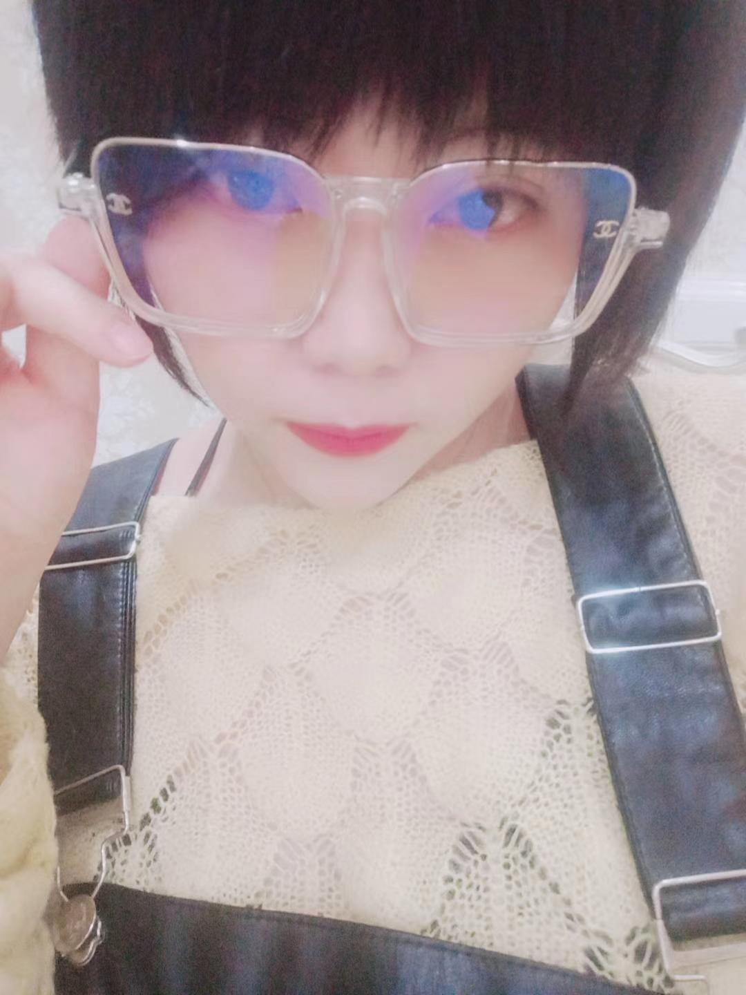 慵懒小胖妹 第1张