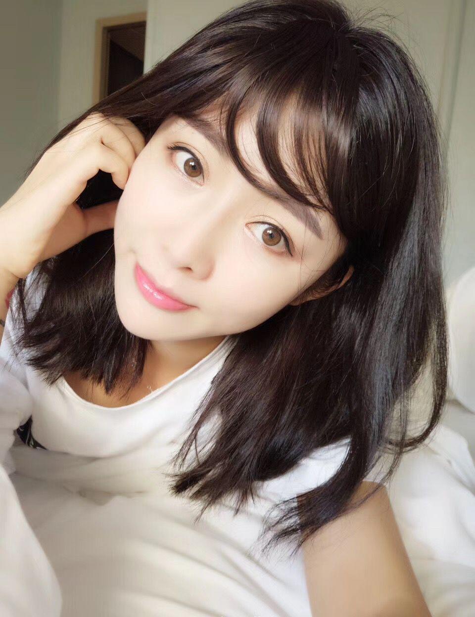 身材颜值俱佳,刚21的粉嫩妹子! 第1张