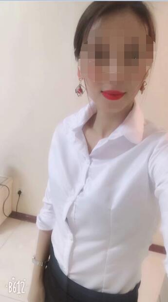约战性感美女小老板 第2张