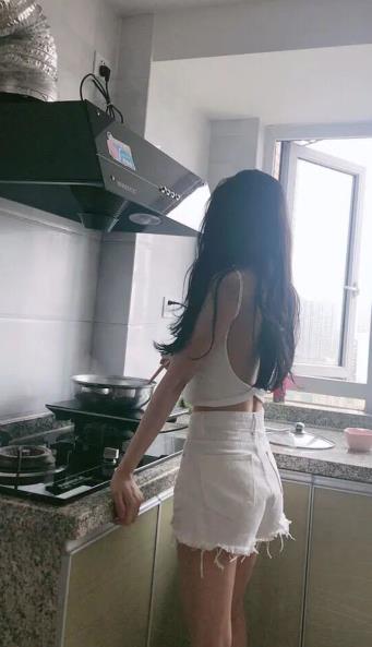 越秀酥曼:长腿高颜值,时尚温柔性感女 第2张