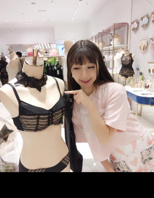 粉嫩嫩的美女，人和服务都不错，事后想想都值得，极力推荐 第2张