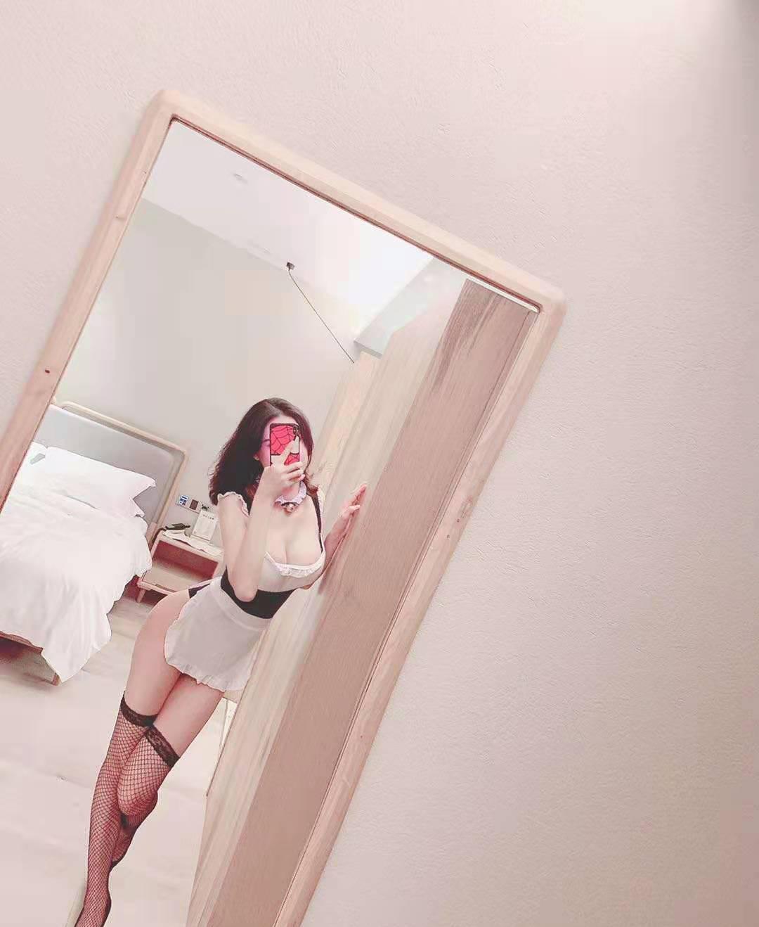 验证完一个嫩妹儿，身材好颜值在线，活也巴适得很 第1张