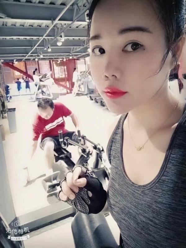 厦门SM广场大胸小姐姐 第2张