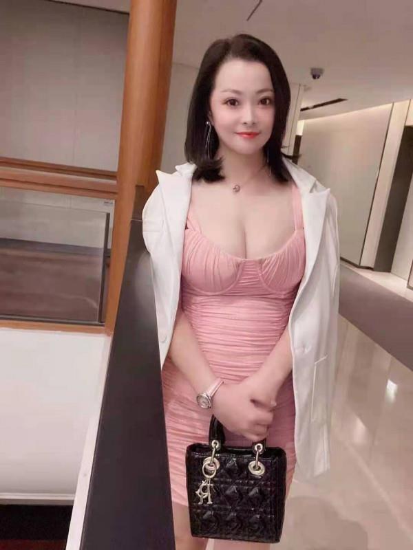 风骚迷人的大胸 第4张