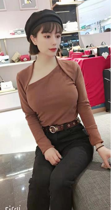 娇小嫩妹百分之百真人 第1张
