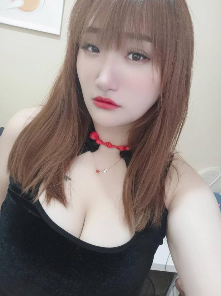 龙岗38F大胸美女 第1张