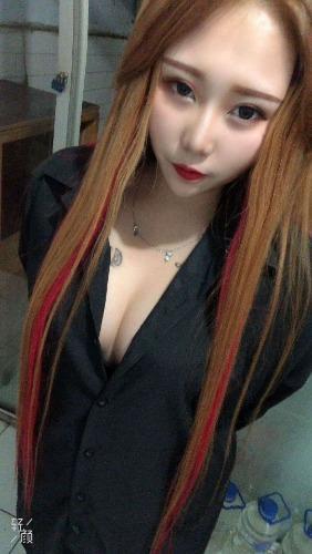 长春年轻貌美，胸是真大的纹身小妹。 第5张