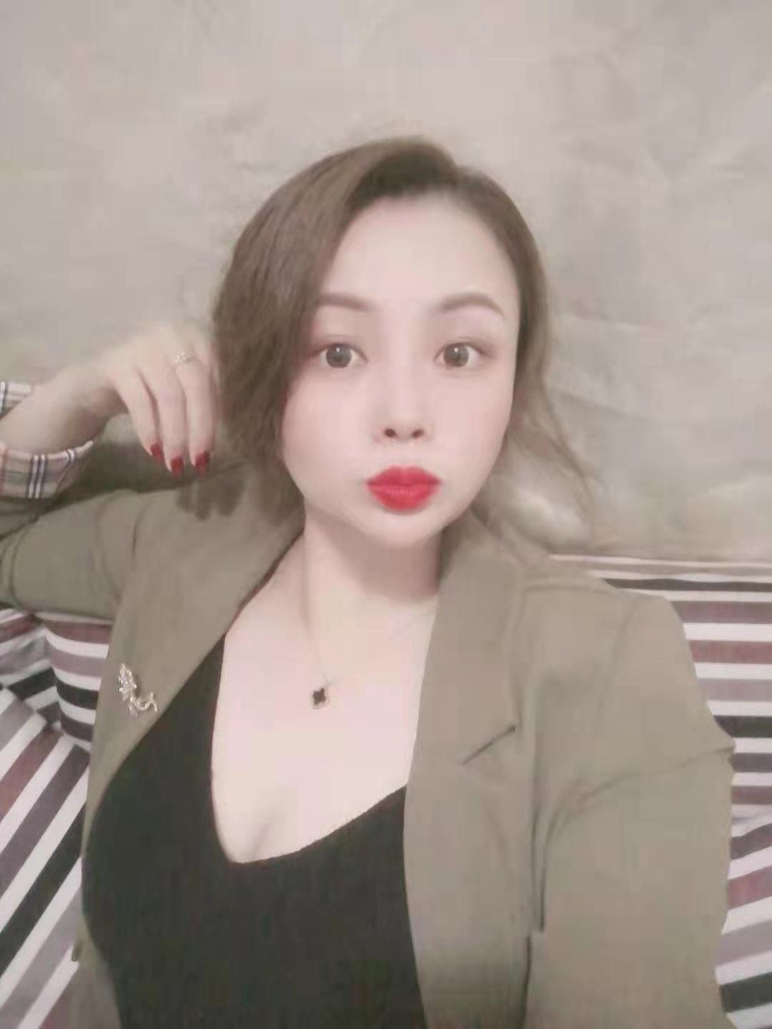 海口某银行性格开朗，特别是胸开阔的小姐姐 第2张