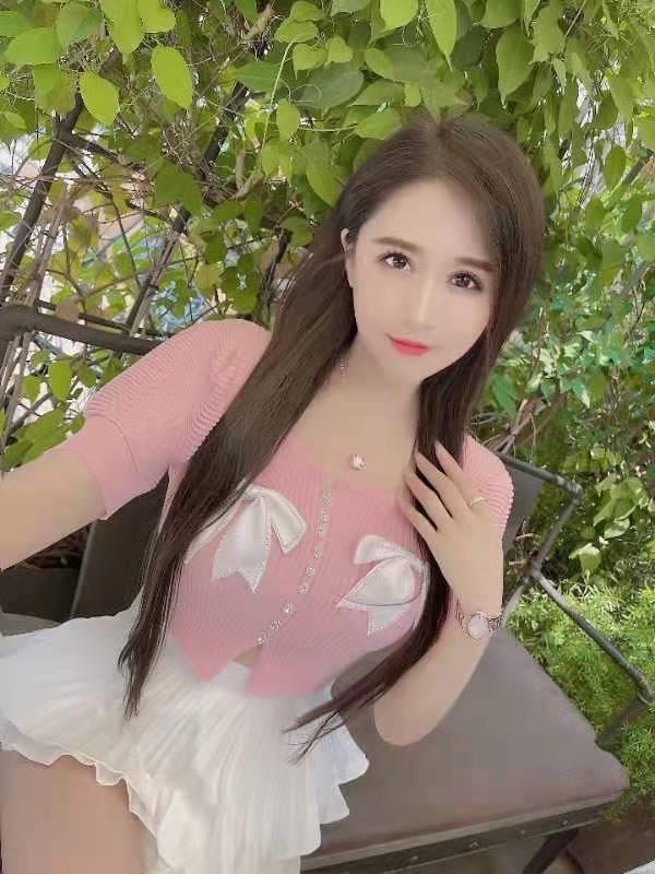 和平楼凤年轻美眉毒龙卖力口的很爽差点口暴记 第1张