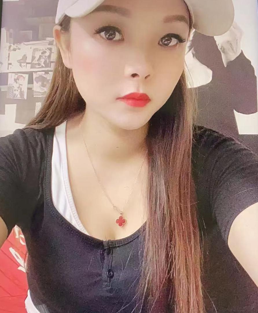 咪咪大口活好的妹子 第1张