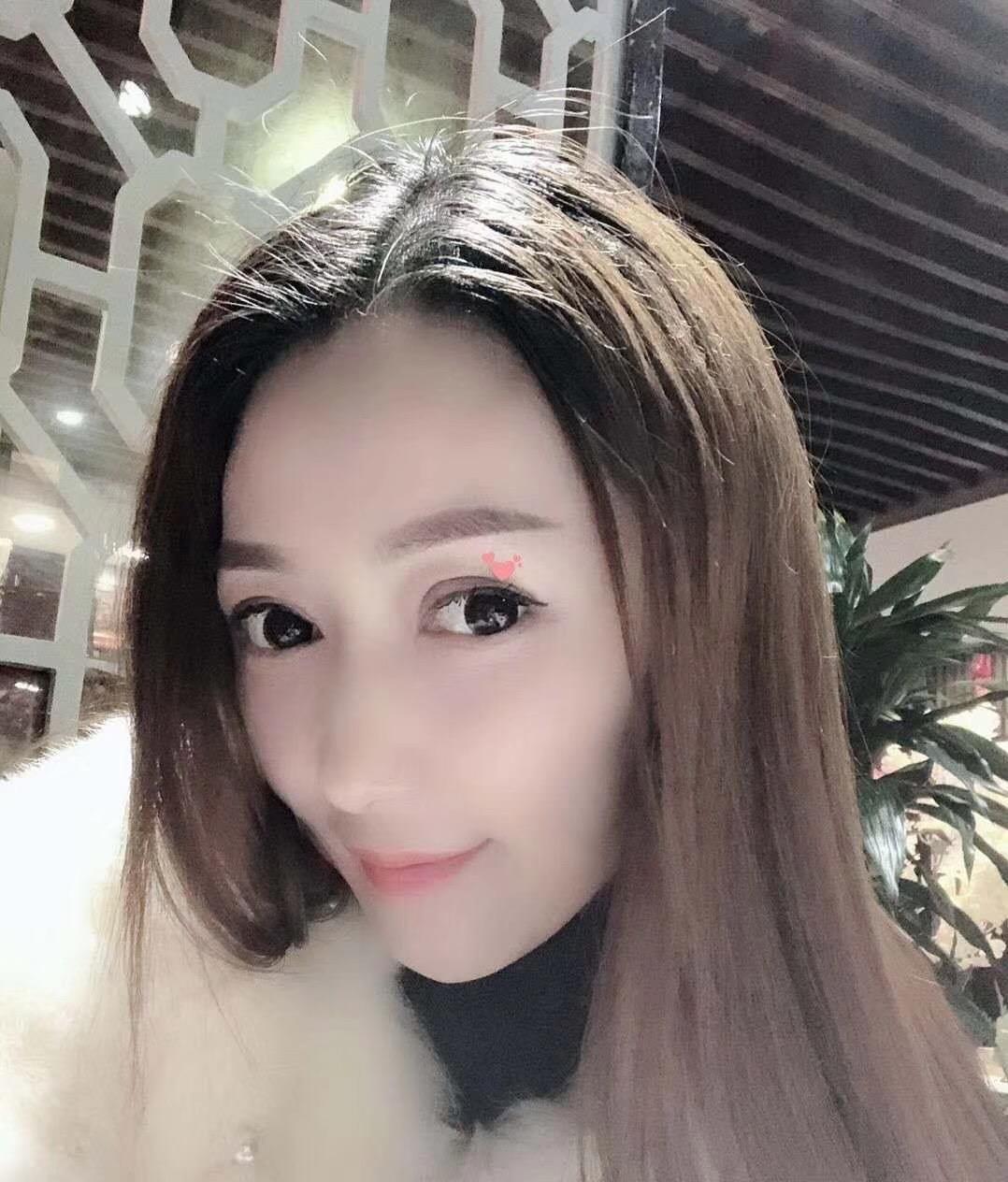 白嫩长腿妹子 第2张